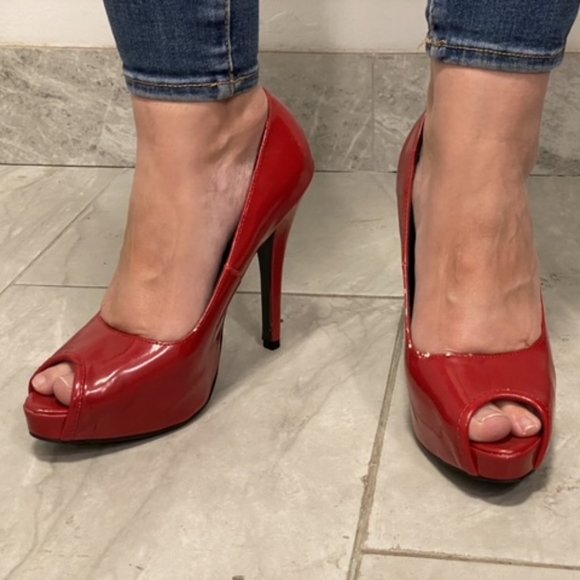 Qupid Red Patent Leather Peep Toe heels 8 1/2 - Picture 3 of 11